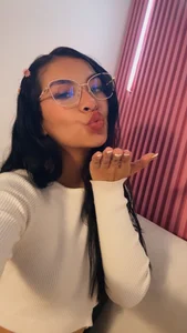 Hello my love, how are you? I'm sending you a very hot little kiss 😘 de isabel_johnson Foto