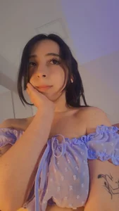 melanie_hills 💜 Hình 4