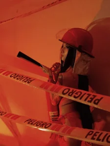 LaurentConnor Between sirens, hoses and burning glances Gambar 5