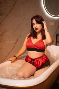 tatiana_sc IN THE TUB Foto 3