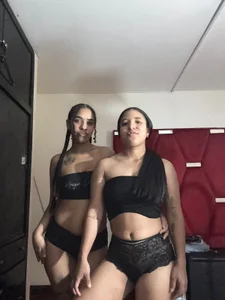 sexy couples od BrendaandBrieanny  3 snímek