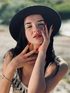 ElektraSunshine the girl in the hat。.:☆*:･'(*⌒―⌒*))) Foto 3