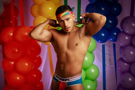 WillSandler Hugging diversity - Pride Foto 3