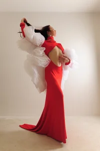 Ariel_MaritimeA revealing red dress that makes people feel aroused图片 4
