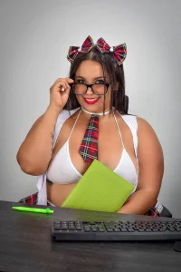 KourtneyEvans I will be the secretary that your wife hates Hình 2