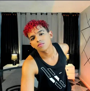 noah_smith02's kiss Sex Photo 1