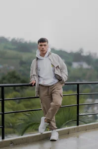 Logan_smith1 Sall we go out for a while?  2টি ছবি