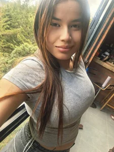 Victoria_vallejo_ casual outdoor Hình 3