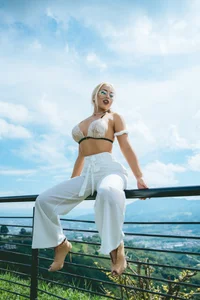 Lizz_Tayler Facets Pic 4