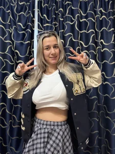 MaryBennetts Tits are like two guards at the gates of sin Foto