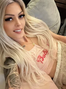 Melina_Diamond Public Poză