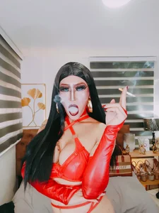 DominateMistressTania BLOW SMOKE🔥🔥🔥 slika