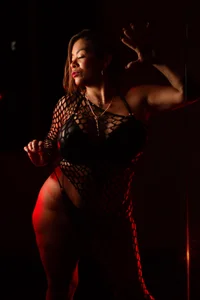 AlixLong I love seeing my body in the dark, do you want to enjoy it? Pic 5