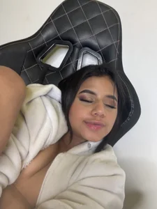 Mielarae22: Almost undone here… completely undone there. ( 2 фото)