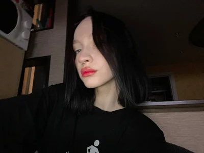 Naomiya-Lee Public টি ছবি