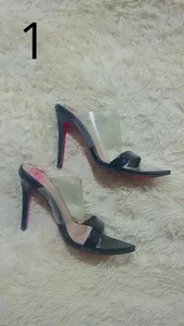 saralovens Heels টি ছবি