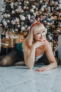 FlirtyMary: Christmas 2025 ( 6 фото)