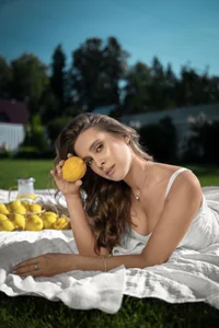 AmandaPirs Sunshine on garden Pic 2