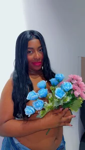 Kendallbleer FLIRTY FLOWERS 🌸❤ Pic 4