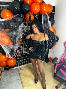 analus-01 Its sexy Halloween Pic