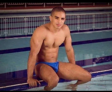 Antonywebb94Fall in love with me图片 3