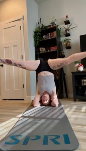 Zdjęcia PussiesnCream_ Clothed yoga 🧘‍♀️:  3