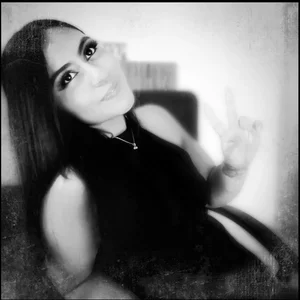 Mia_cm I'll Be Art 🎨 For your Eyes 😚 Pic