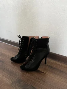 holyharlot All my shoes Billede