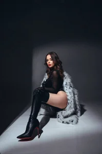 MistressMilana: VENUS IN FURS ( 8 фото)