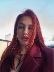 LinaVilson Lady in red Immagine 