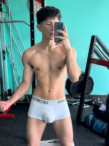 appreciate my beautiful body 😎💪😏 de AndyJustgame_  3 Imagens