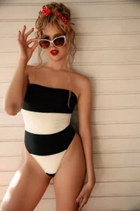 Beckie_White 𝚋𝚊𝚛𝚋𝚒𝚎 𝚘𝚗 𝚝𝚑𝚎 𝚋𝚎𝚊𝚌𝚑 Gambar 5