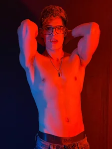 Caution de angel_sexyevil  5 photos