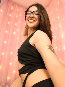 MaJo_Prettty Today just Random Poses 🥱🤤 Pic