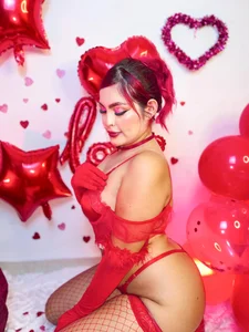 “Skin, Desire & Valentine’s 💄❤️” de Nathali_Adans  3 Imagens