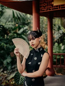 kimhilton_ 🐉🪭🏮 Pic 4