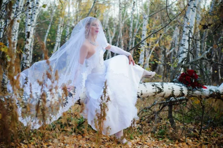 AdrianaSea Bride's Walk Pic 8