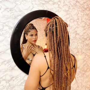 Sexy and hot girl right here ❤ de IVISBOUNCYASS  Imagens