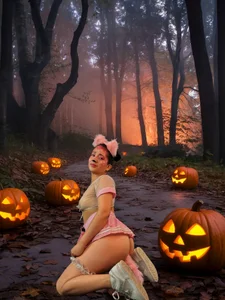 ScarlettParker Sweet or naughty? 🥵🎃 Pic 4