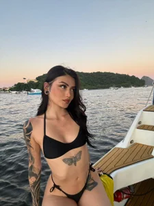 Giselle_royy BRAZIL 2026 💚💛  9টি ছবি