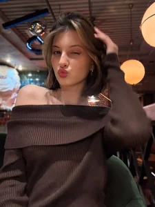 LouiseChavez: unbelievably ( 5 фото)