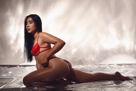 emiily_s red sexy.. Pic 3