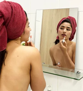 Lia_Mar_ My Wet Skin Calls You Foto 5