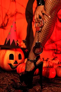 LindaFrancoo Here comes the authority! 🎃 Foto 3