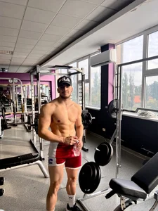 DustinKeent 🌊  5টি ছবি