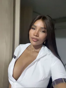 moonlight_j We see faces, we don't know hearts. 🫥 Gambar