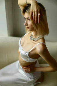 soft white de kittysocutie  2 photos