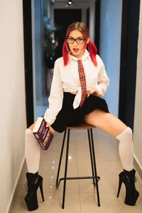 coralsmith11 kullanıcısının Teach this naughty schoolgirl to behave albümü -  5 fotoğraf
