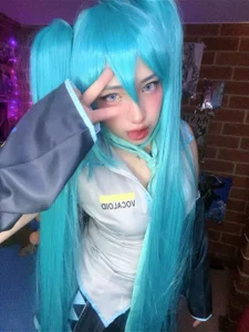 _alexa19pretty_ miku cosplay UwU  3. fénykép