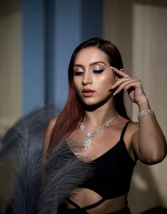 MollySundersX SHINY Pic 4